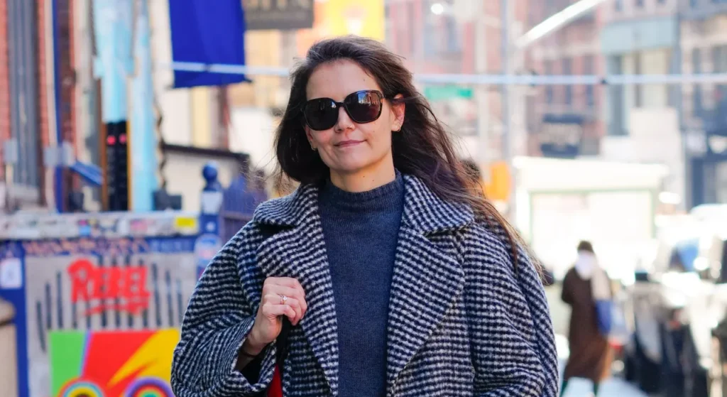 Katie Holmes Fashion Formula A Style Guide for Effortless Chic 1