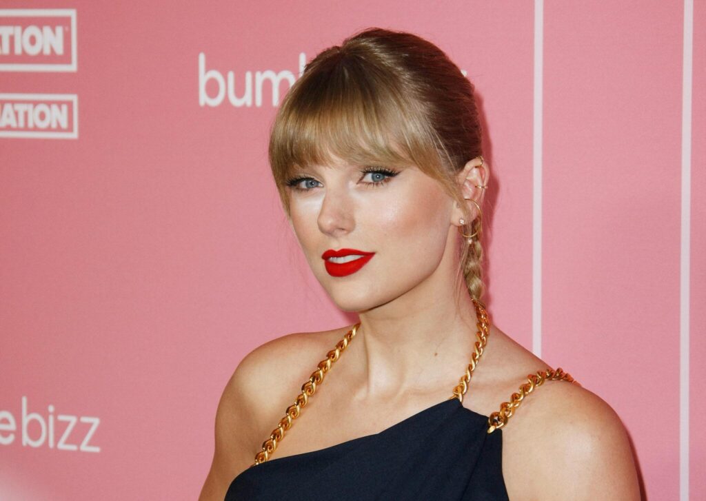 Taylor Swift Breaks Spotify Record with Five Billion Streams in One Year 3