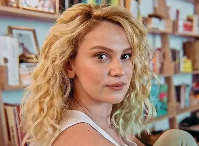 Unlu Oyuncu Farah Zeynep Abdullah Venedik Film Festivalinde En Iyi Kadin Basrol Oyuncu Odulunu Ka 4