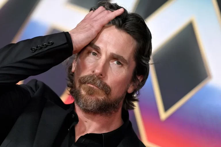 Christian Bale, Batman Performansından Memnun Değil ve Suçu Heath Ledger’da