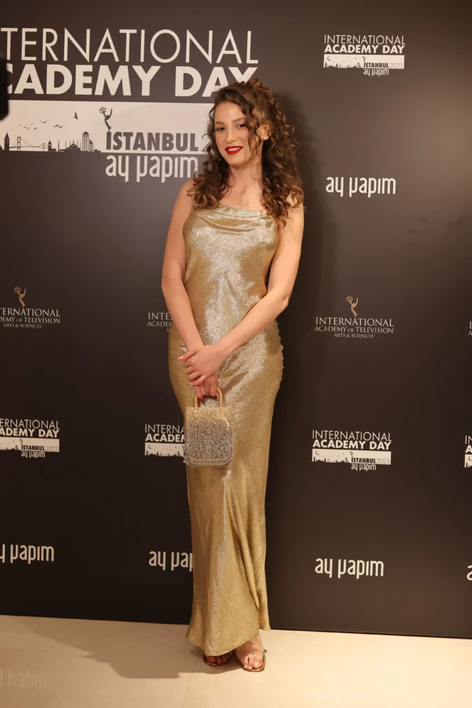 Serenay Sarikaya 1 1