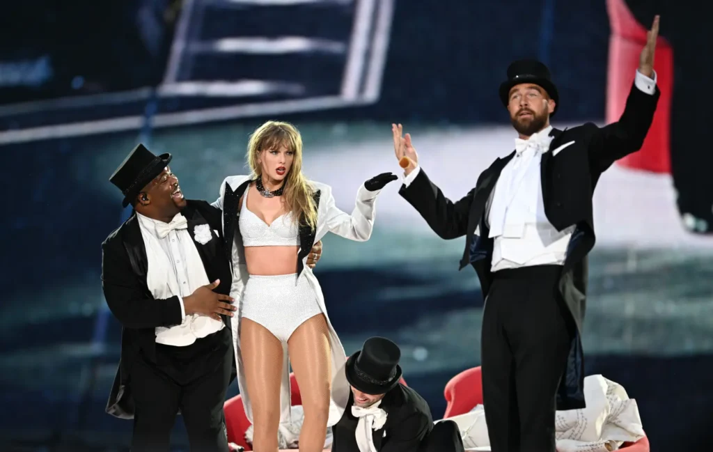 Taylor Swiftin New Orleans Konserinde Travis Kelceye Ozel Selam 1